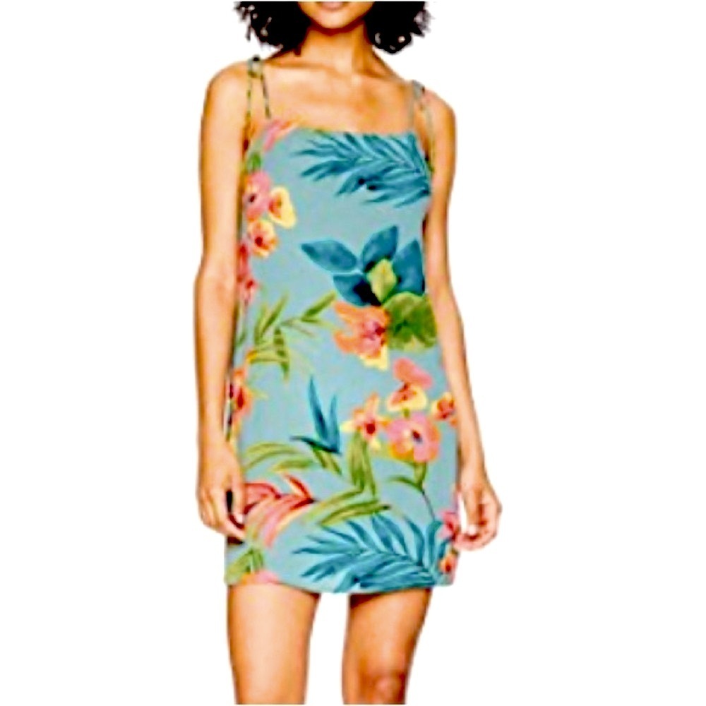 Billabong sundress. Tie straps and tie across the back.